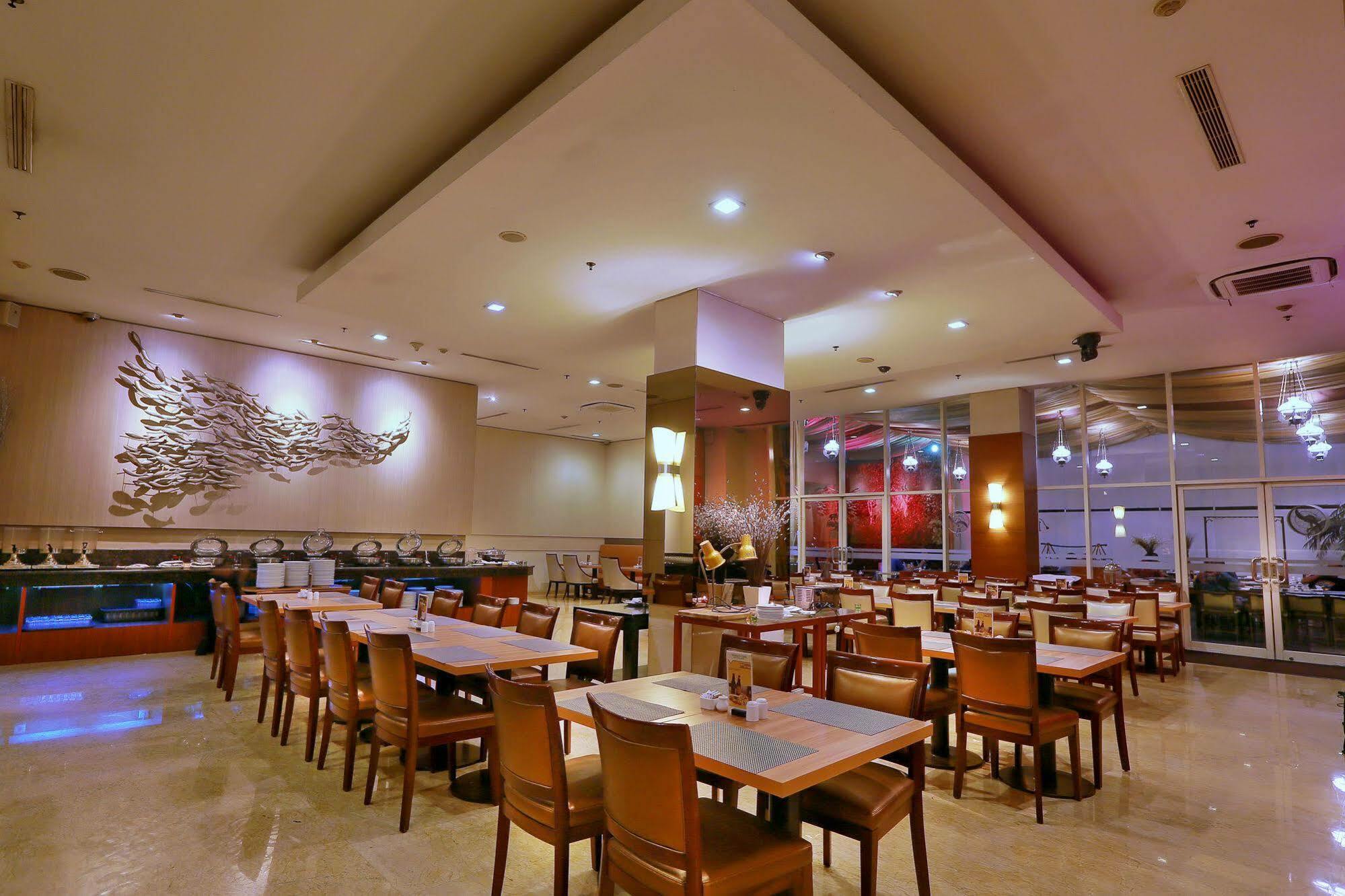Park Hotel Cawang Jakarta Luaran gambar