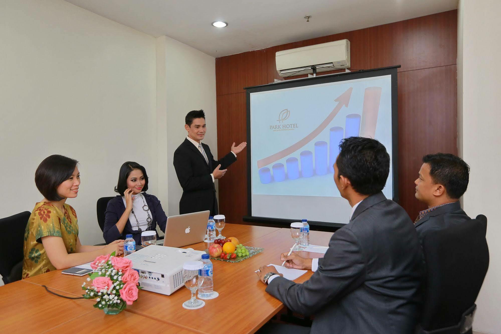 Park Hotel Cawang Jakarta Luaran gambar